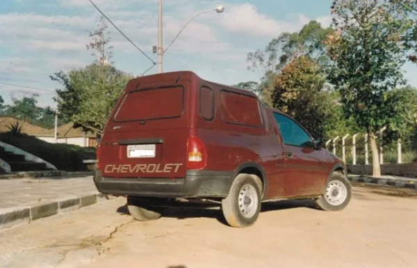 Capota de Fibra Básica para Chevrolet Corsa